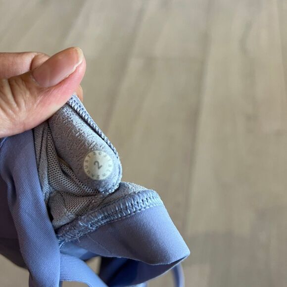 Lululemon women’s sports bra size 2 - Picture 6 of 6